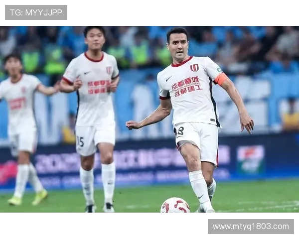 上海海港主场迎战成都蓉城巅峰对决再掀中超争冠激情风暴 上海海港主场迎战成都蓉城巅峰对决再掀中超争冠激情风暴