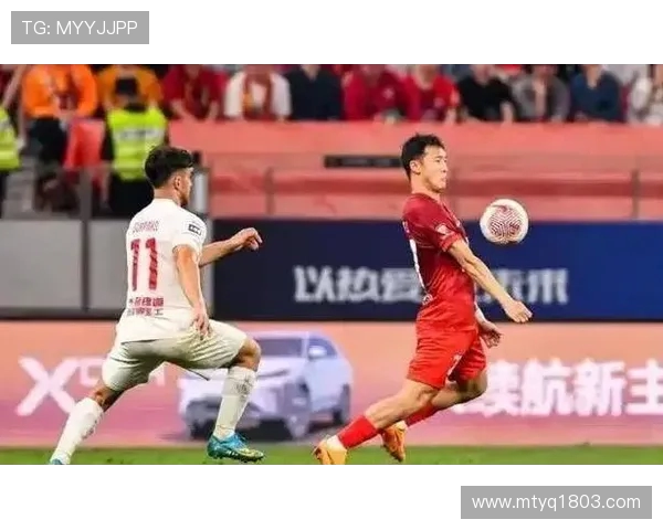 上海海港主场迎战成都蓉城巅峰对决力争三分捍卫中超榜首荣耀 上海海港主场迎战成都蓉城巅峰对决力争三分捍卫中超榜首荣耀