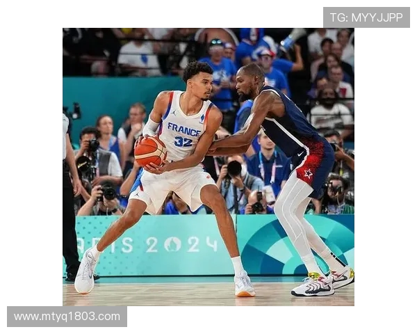 太阳鏖战76人强强对决布克与恩比德巅峰对飙引爆全场焦点