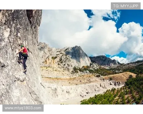 北京攀岩队区域防守策略解析与热点攀岩场地的深度剖析 北京攀岩队区域防守策略解析与热点攀岩场地的深度剖析
